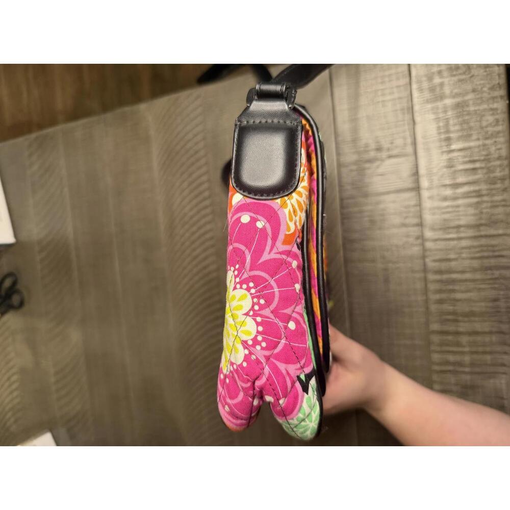 Vera Bradley Turnlock Crossbody Bag in Ziggy Zinnia pattern - Picture 4 of 13